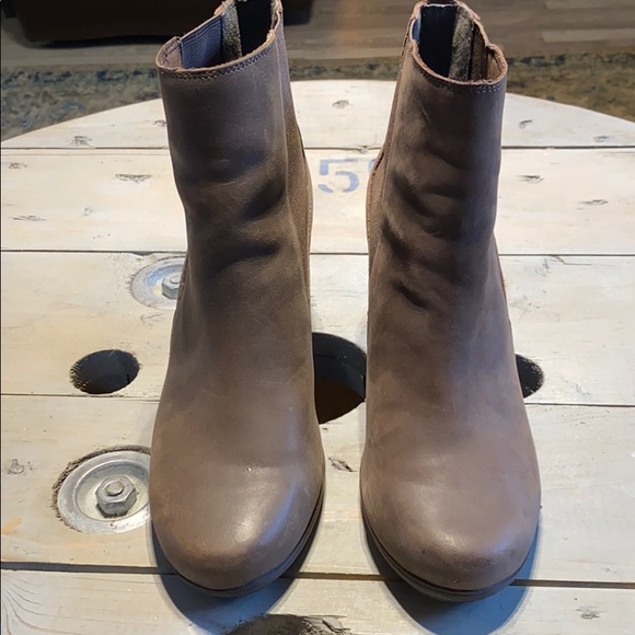 Rockport Chelsea Booties Size 7.5 - Picture 2 of 6